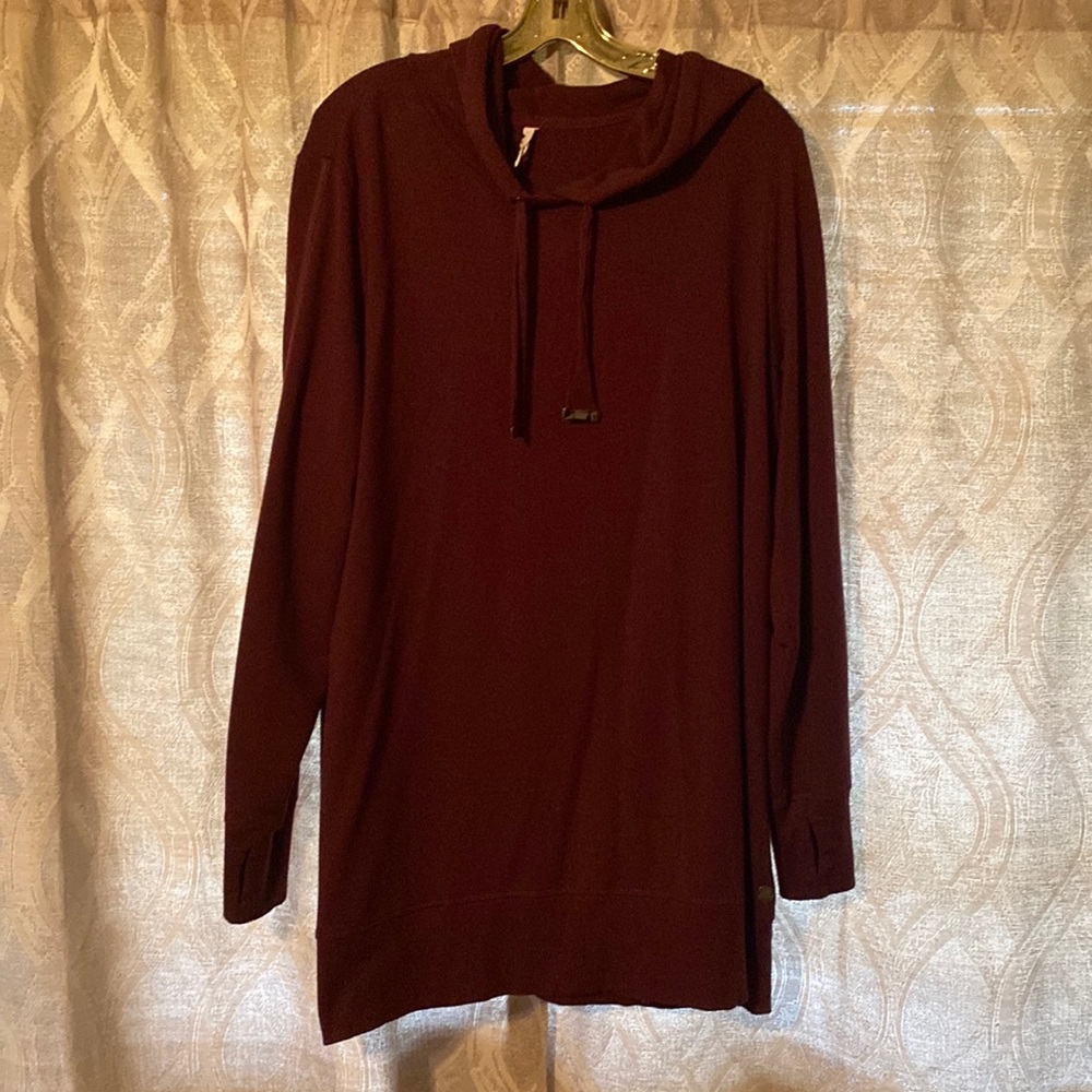 Burgundy XXL hooded, thin, soft, tunic. Ideal for leggings.